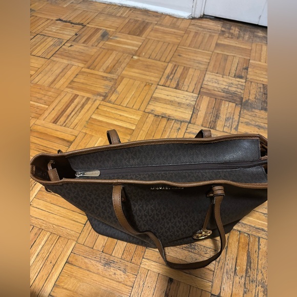 Michael Kors Tote Bag - Picture 4 of 10